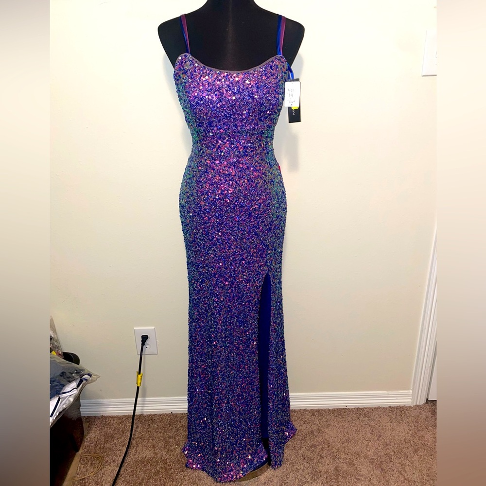 Prom dress, Sequin Dress, Brand: Betsy & Adam, Size: 5